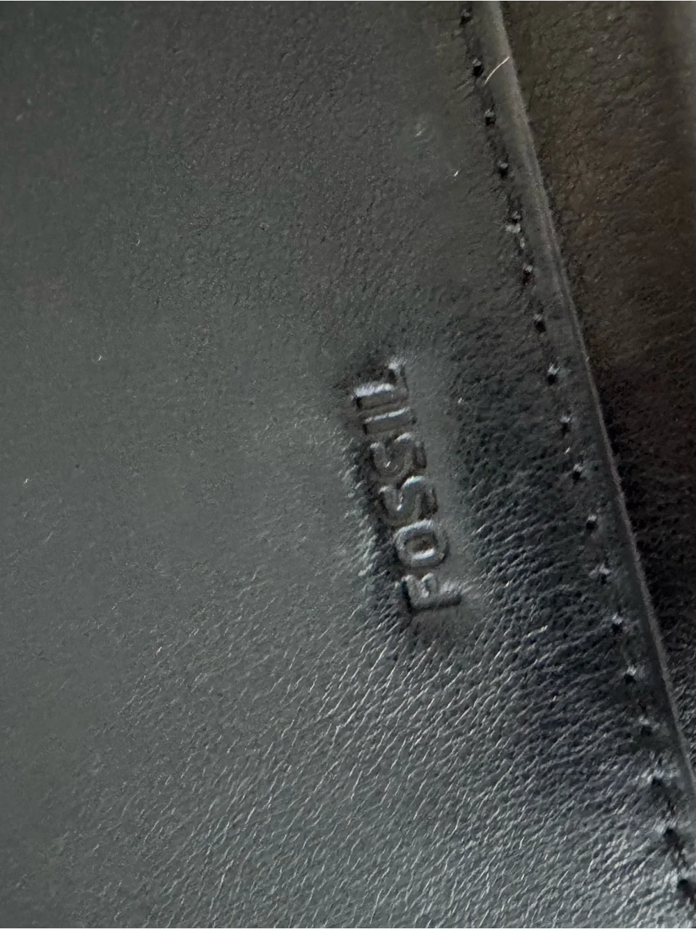 Fossil compact leather